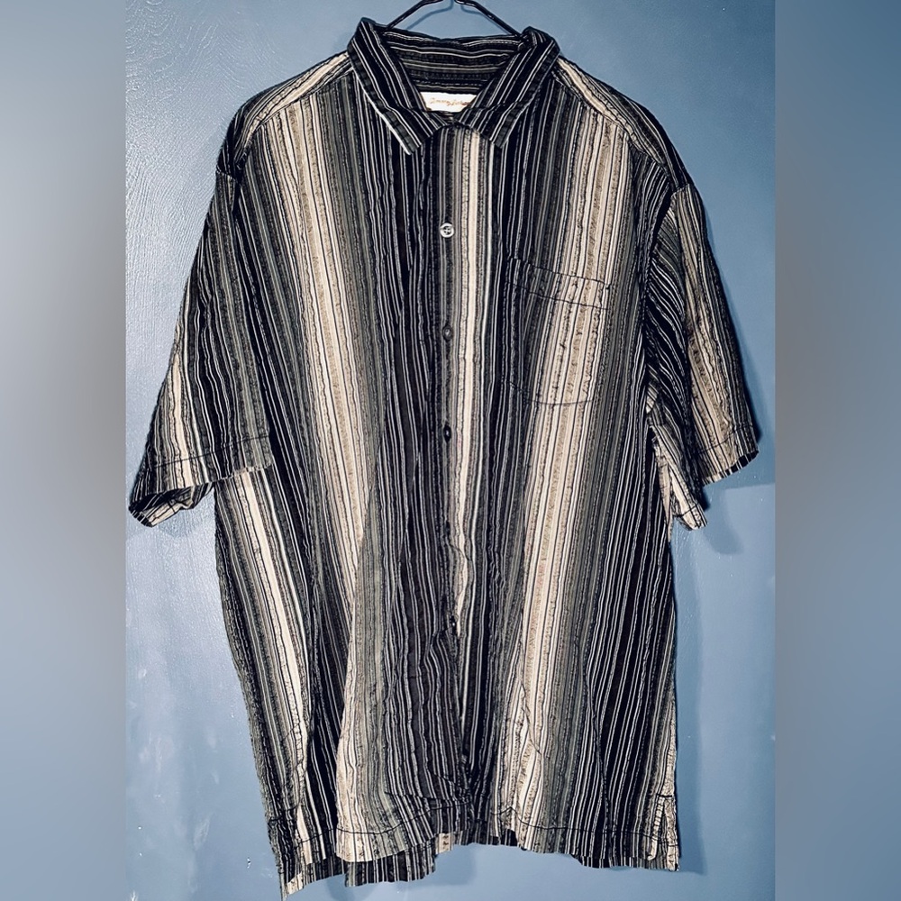 Men’s XXL Tommy Bahama casual shirt